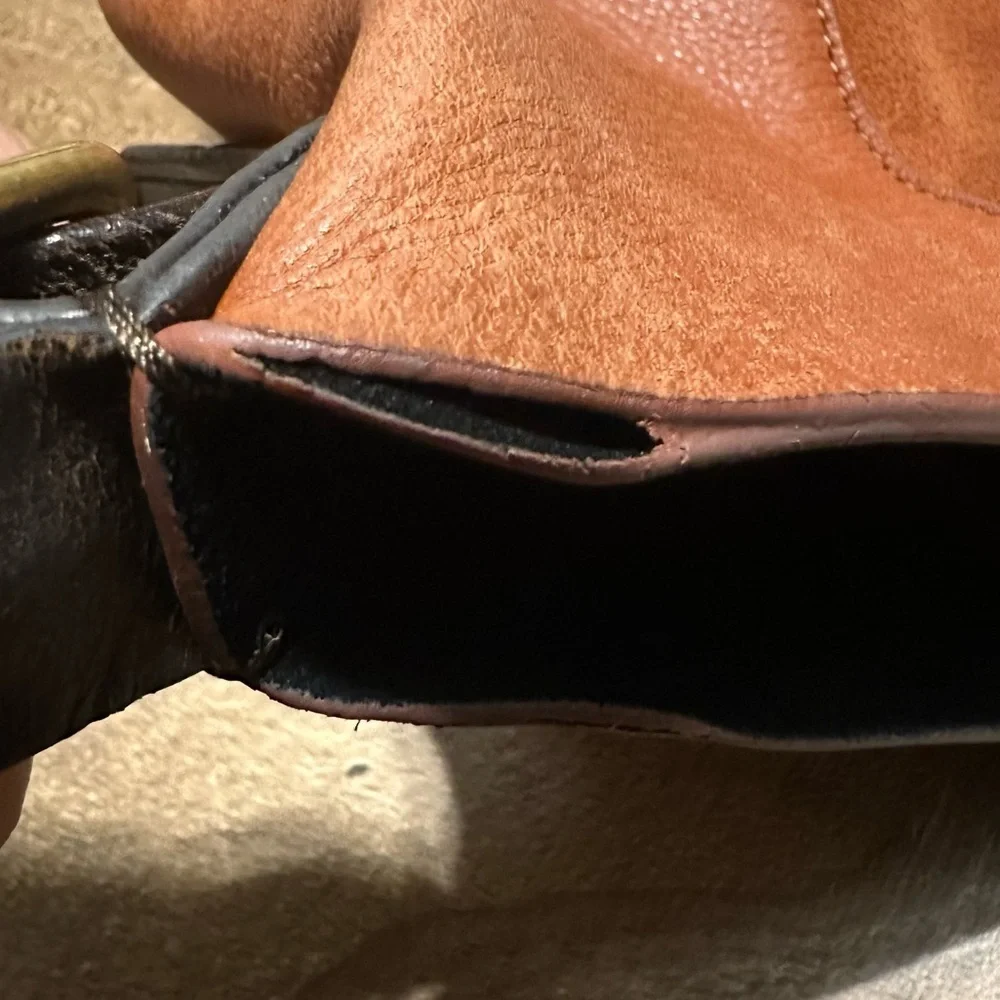 Kempton & Co Cowdray Hobo - Rust Stud